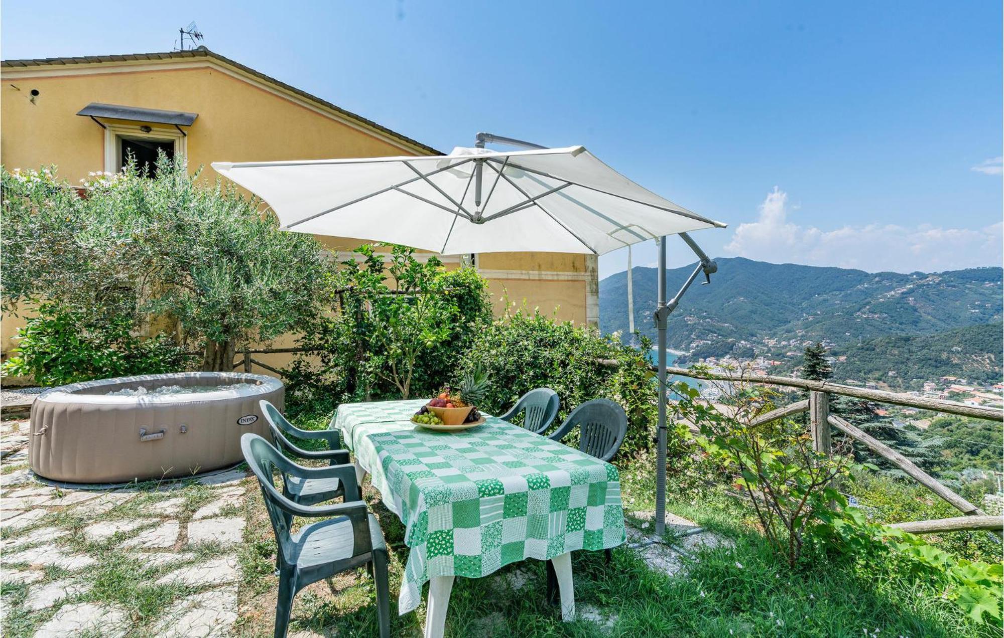 Awesome Home In Moneglia With Kitchen Exterior foto